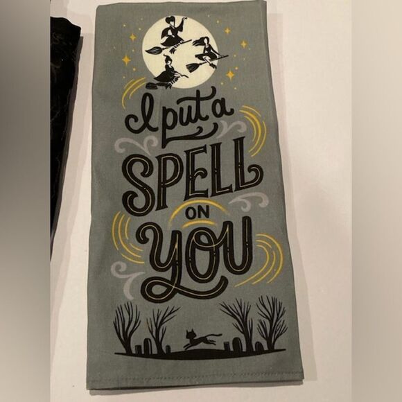 Halloween Decor Lot of 3 Disney Towel, Hocus Pocus Sponges, Table Runner EUC - Picture 7 of 16